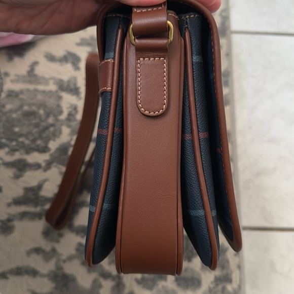 Burberry - Picture 15 of 16